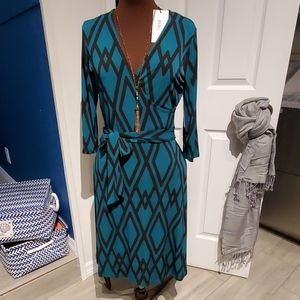 NWT Leota Perfect Wrap dress SM